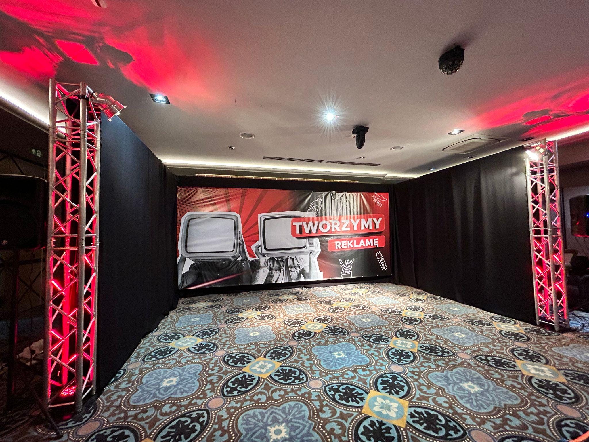 Studio reklamowe przygotowane na scenariusz Show and Sell